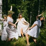 Dansa in sommaren i Rönninge by